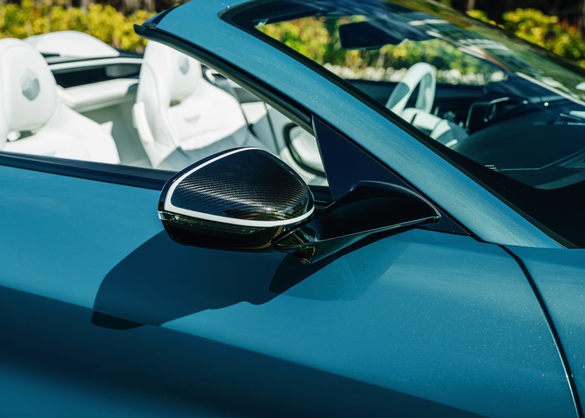 Aston Martin Vanquish Volante Wave Edition 6