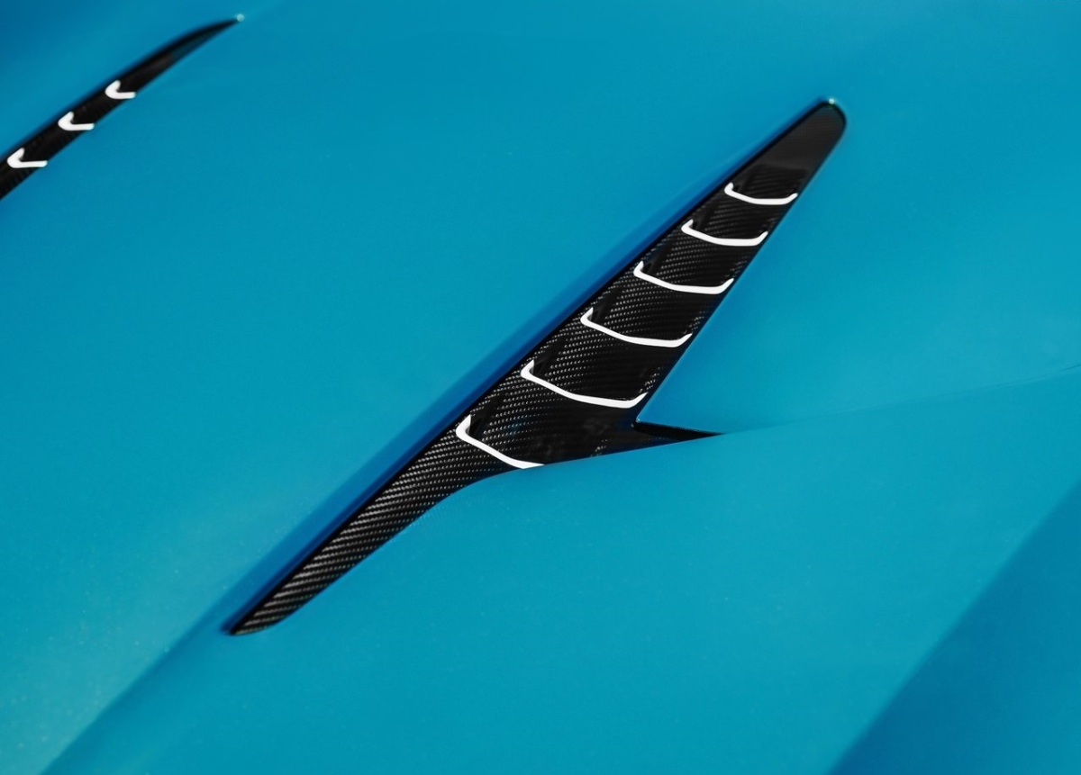 Aston Martin Vanquish Volante Wave Edition 8