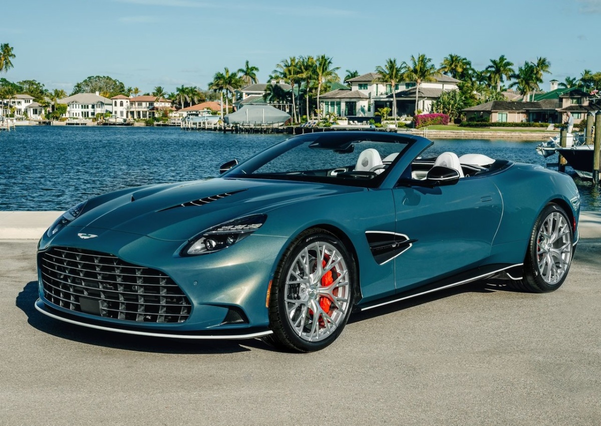 Aston Martin Vanquish Volante Wave Edition