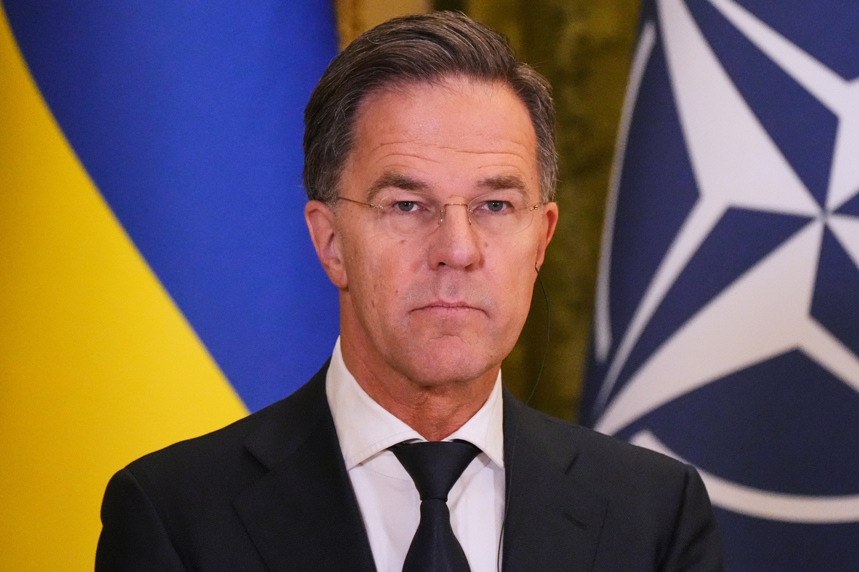 Generálny tajomník NATO Mark Rutte na spoločnej tlačovej konferencii s ukrajinským prezidentom Volodymyrom Zelenským v Kyjeve 3. februára 2026.