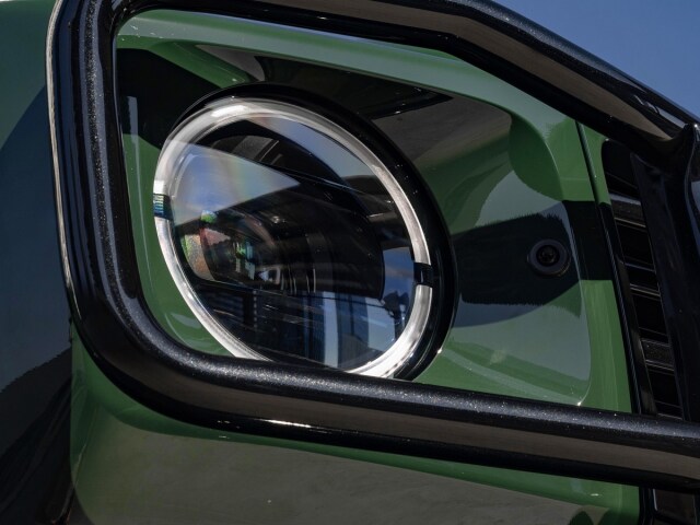 Vynovenú Nivu by ste mali spoznať na ceste najmä vďaka modernejším LED reflektorom vrátane kruhových LED denných svetiel v štýle Mercedesu-Benzu triedy G.