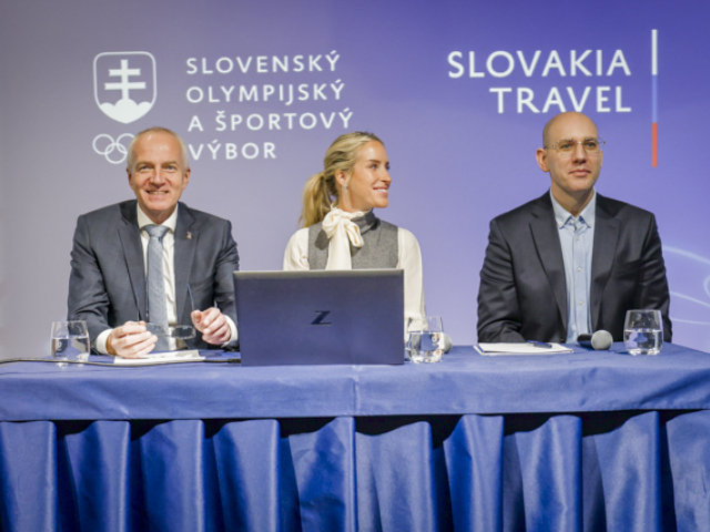 Slovenský dom v Miláne Casa Slovacca predstavili na tlačovej konferencii generálny riaditeľ Slovakia Travel Matej Fekete (vpravo) aj generálny sekretár Slovenského olympijského a športového výboru Jozef Liba.