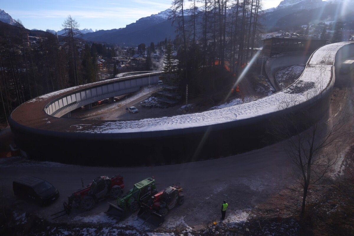 Cortina Sliding Centre