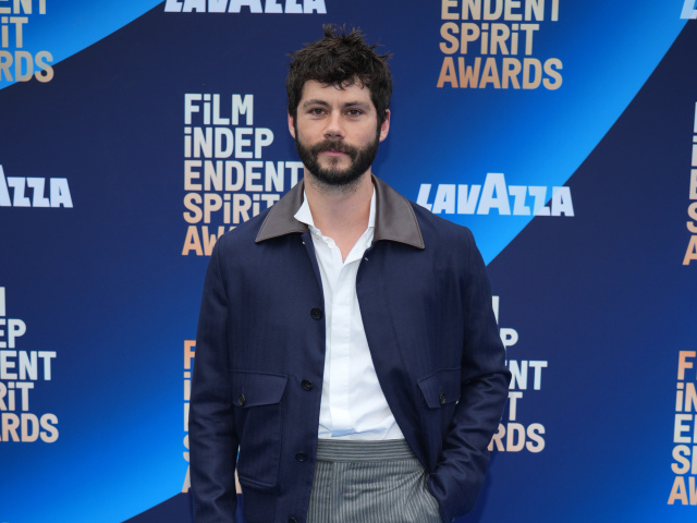 Herec Dylan O'Brien na vyhlásení cien Film Independent Spirit Awards.
