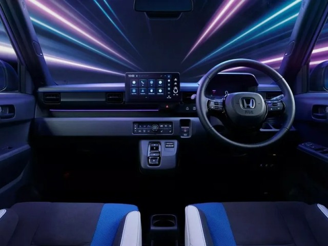 Interiér je vyslovene funkčný. Infotainment však pochádza z väčších modelov Hondy.