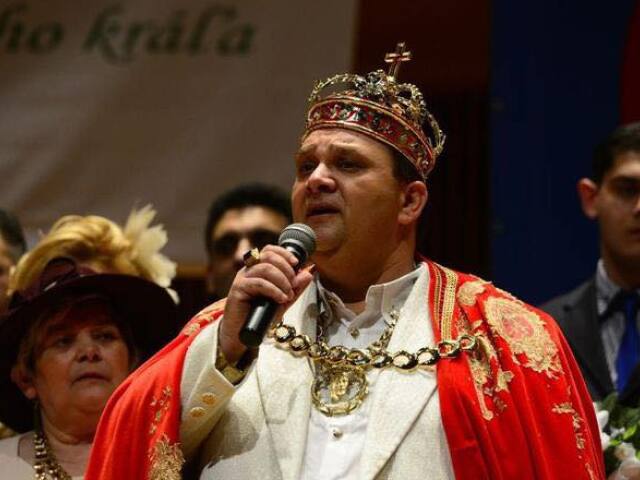 Rómsky kráľ Róbert Botoš zomrel v Košiciach vo veku 54 rokov. Pohreb bude vo štvrtok na košickom Verejnom cintoríne.