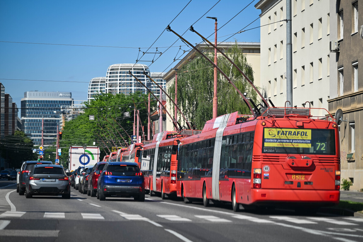 SR Bratislava MHD Doprava Vedenie Porucha Trolejbusy BAX