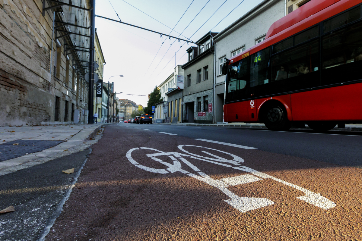 SR Bratislava Karpatská ulica oprava vozovka chodník BAX