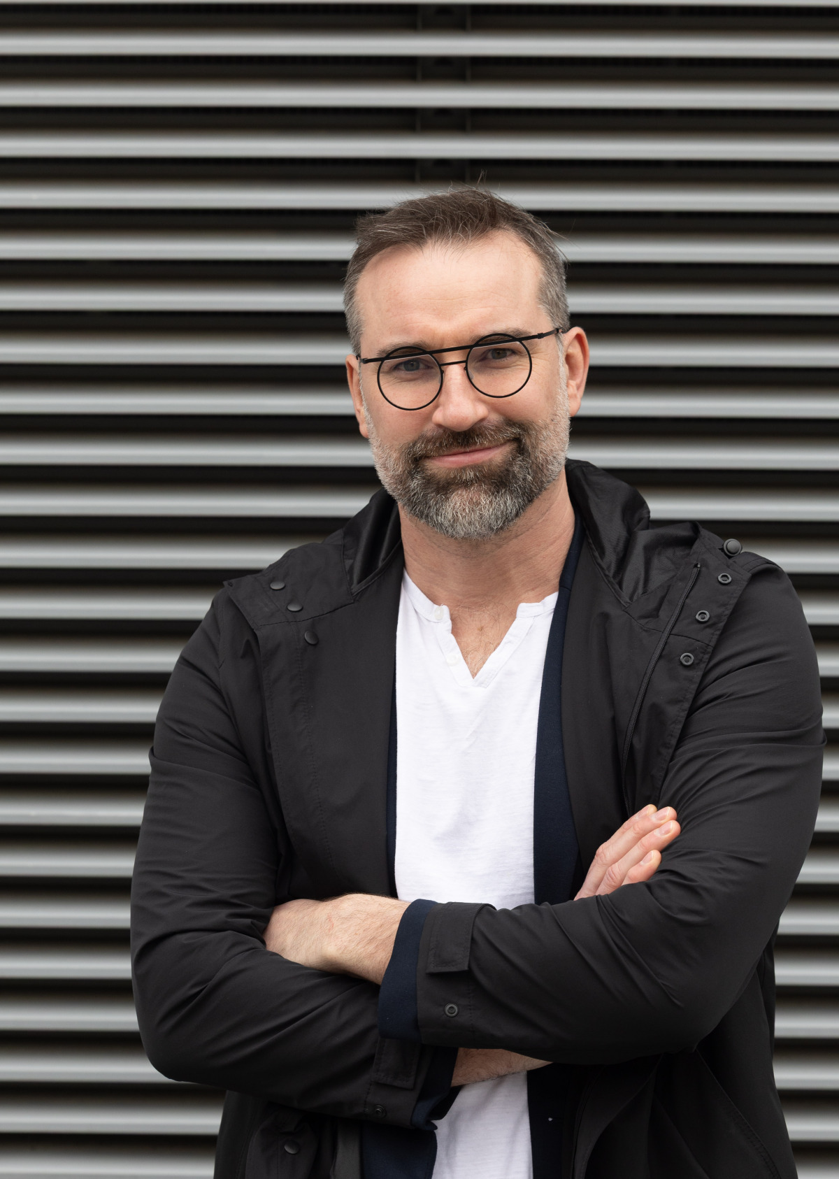 Spevák, hudobník a architekt Juraj Benetin. 