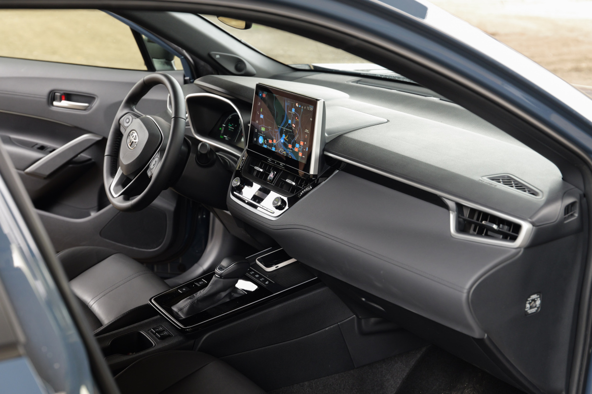 Toyota Corolla Cross 2,0 Hybrid AWD-i - test 2026