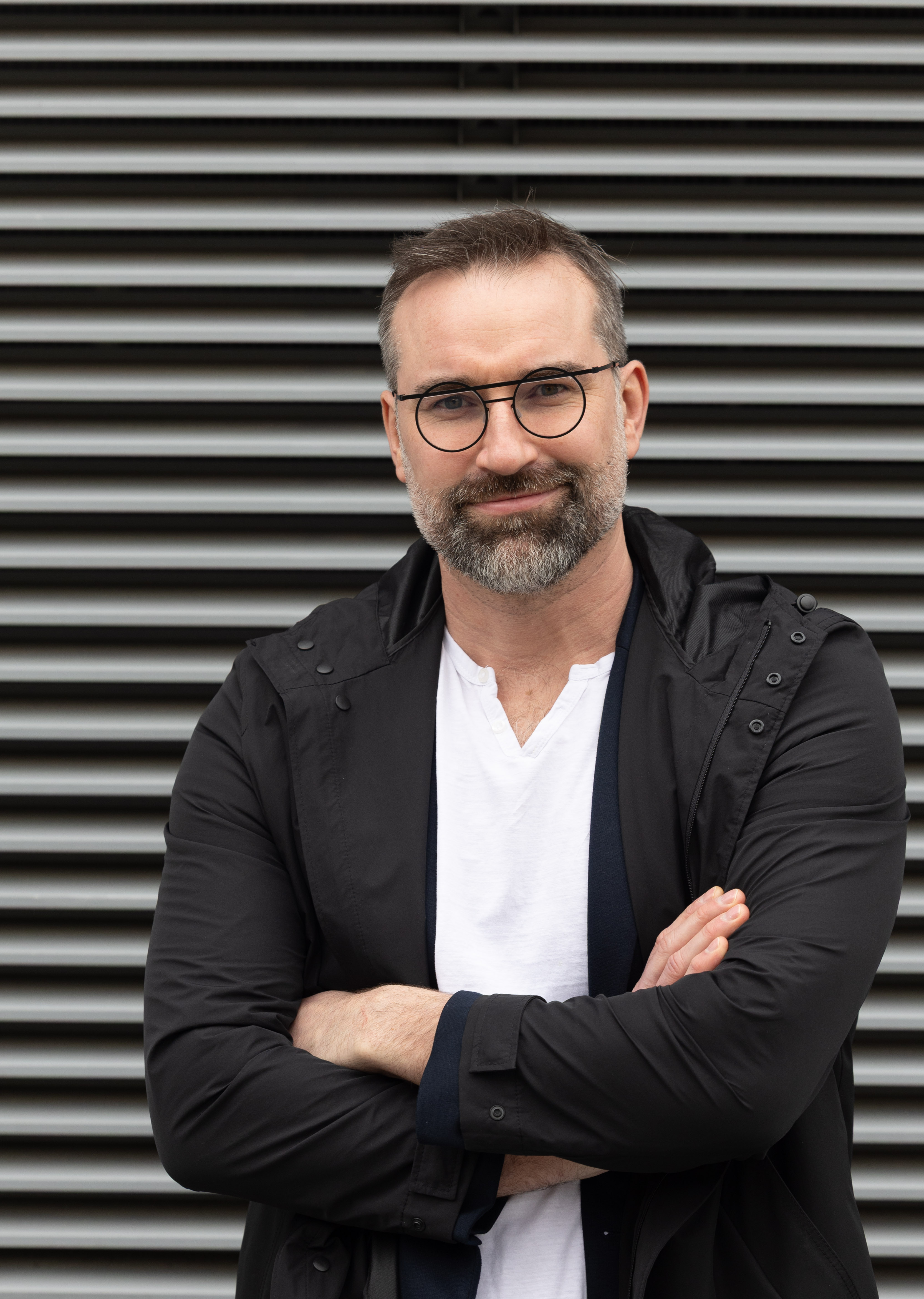 Spevák, hudobník a architekt Juraj Benetin.