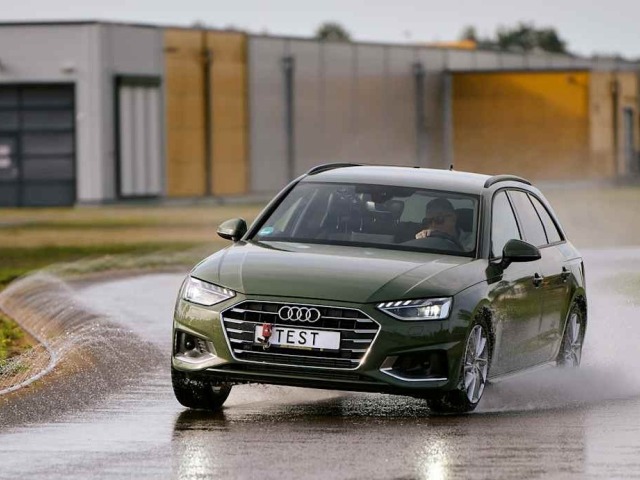 ADAC preveril 16 nových letných pneumatík. Testovalo sa na Audi A4, ktoré je typickým predstaviteľom triedy, kde sa používa v mnohých verziách profil 225/50 R17.