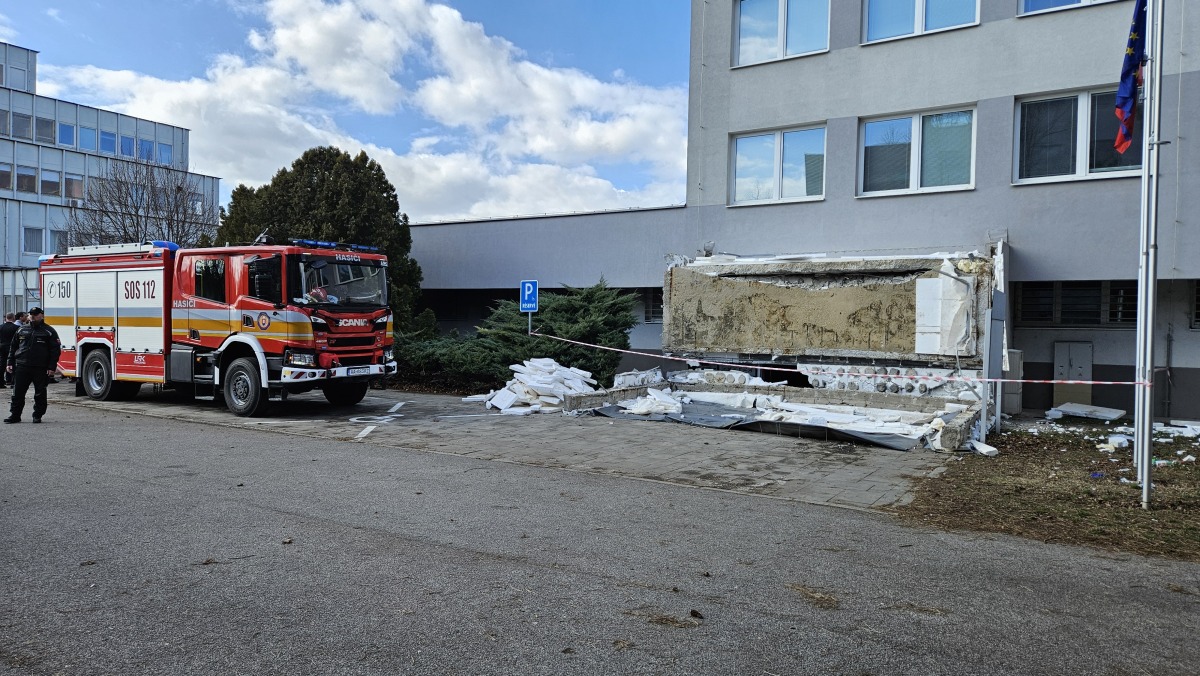 SR Komárno klientske centrum strecha pád úmrtie zranenia NRX