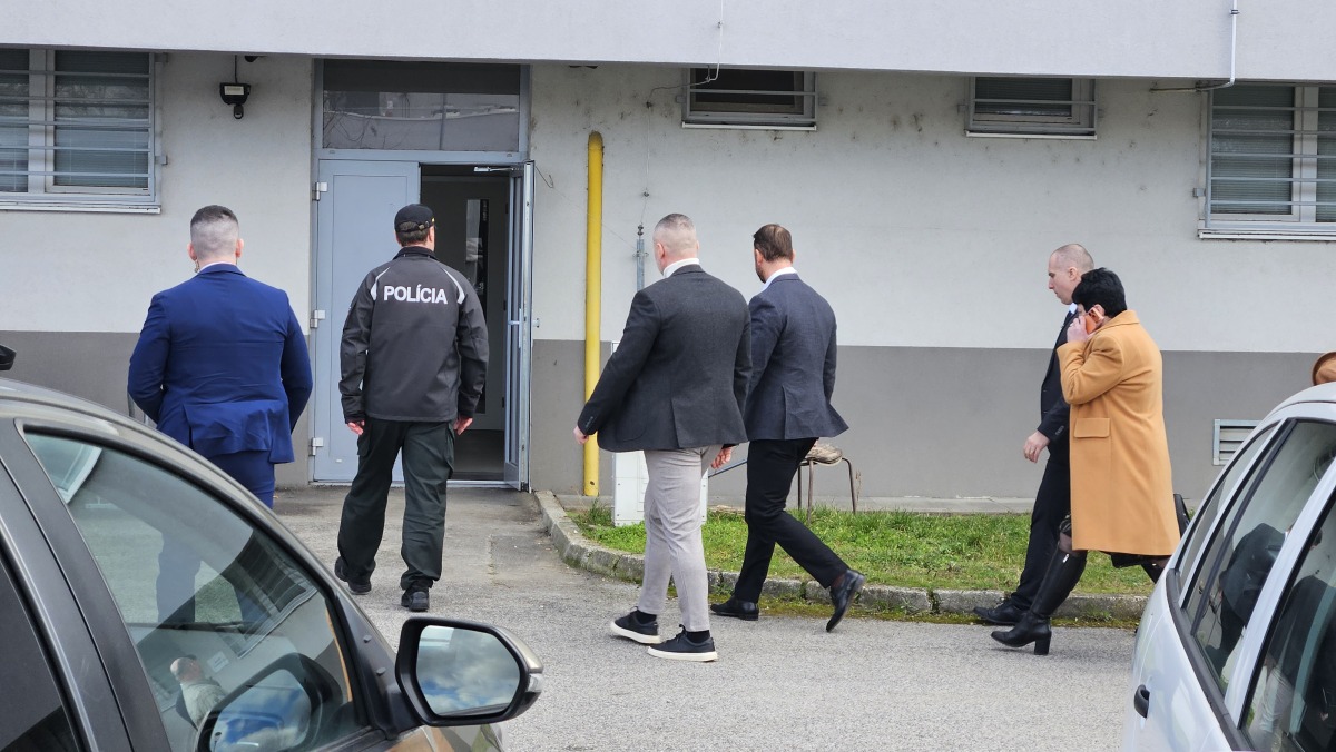 SR Komárno klientske centrum strecha pád úmrtie zranenia NRX