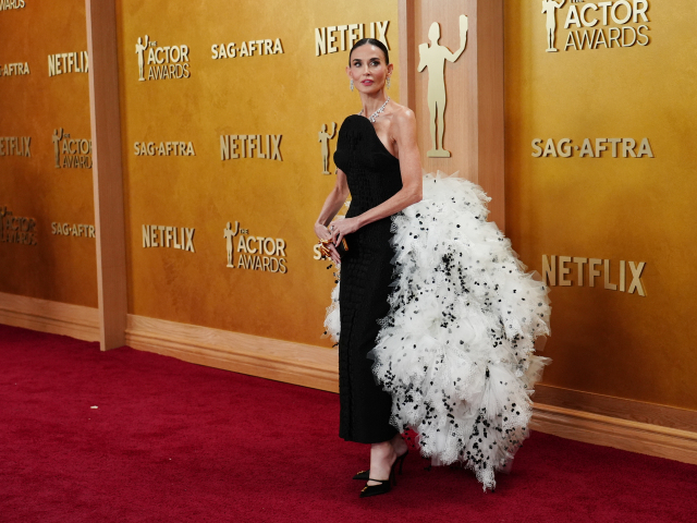 Herečka Demi Moore v kreácii Schiaparelli Haute Couture. 