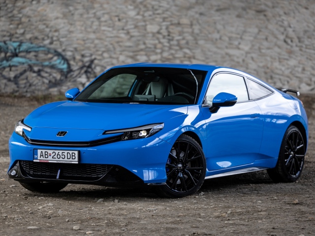 Nový Prelude sa síce snaží „vyžmýkať“ maximum z tradície niekdajšieho Prelude, ale brať by sme ho mali skôr ako Civic Coupé. Napokon, je postavený na jeho základoch.