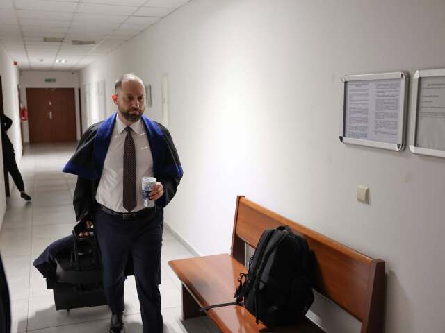 Pred senátom Špecializovaného trestného súdu (ŠTS) v Pezinku bude v pondelok vypovedať Marian Kočner, ktorý je obžalovaný v prípade objednávky úkladnej vraždy novinára Jána Kuciaka a jeho partnerky Martiny Kušnírovej. Na snímke Kočnerov obhajca Marek Para.