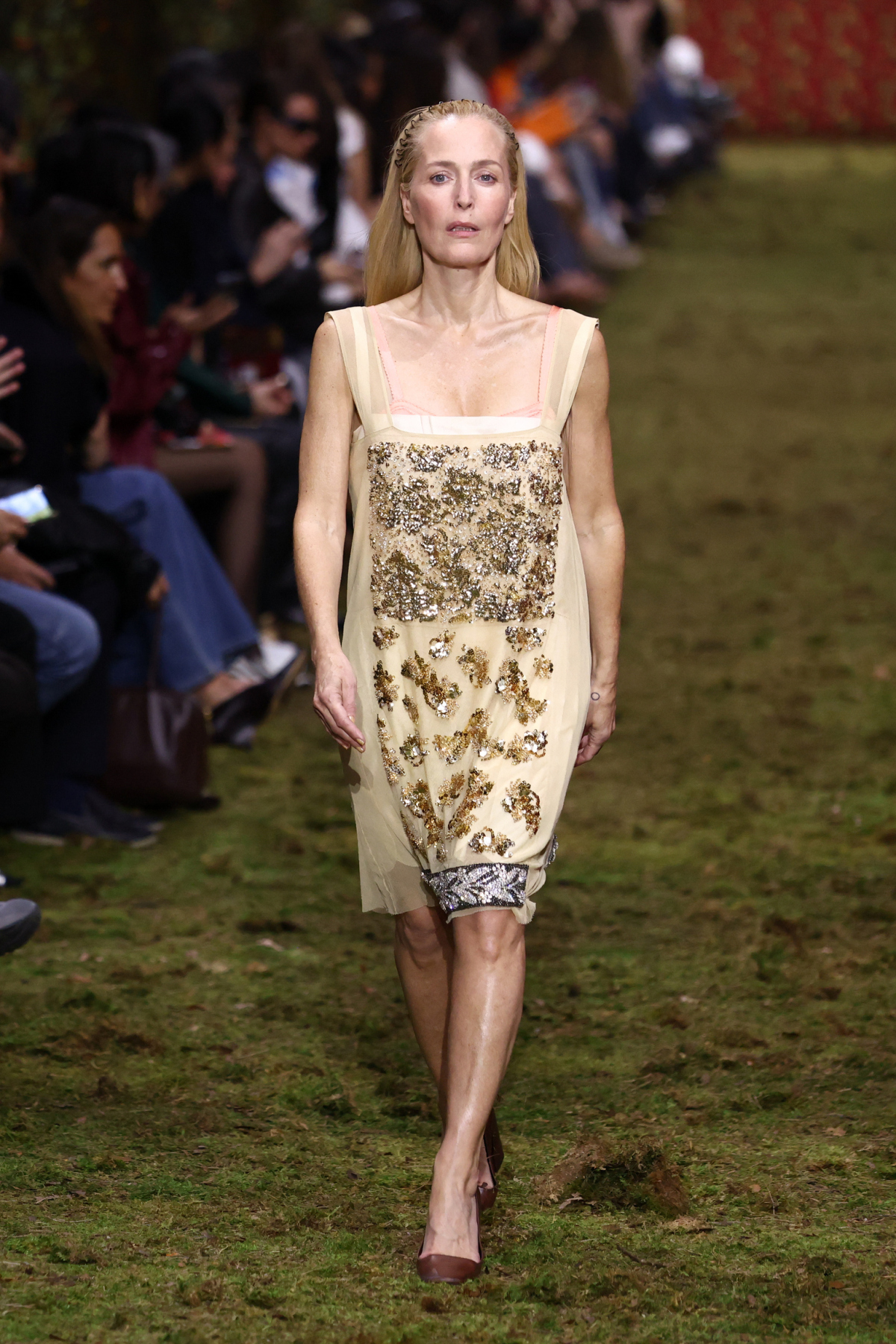 Gillian Anderson v kreácii Miu Miu