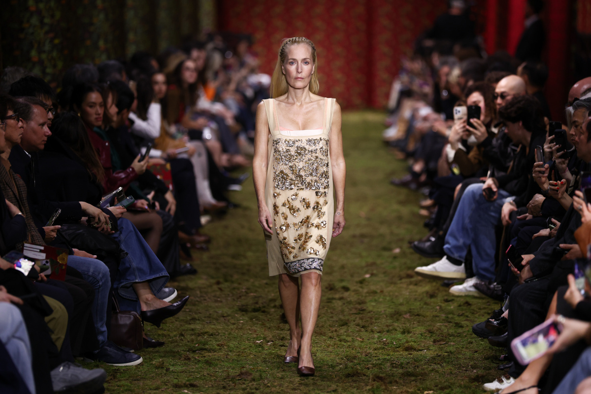 Gillian Anderson v kreácii Miu Miu