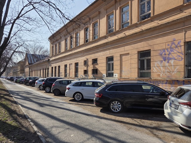 Malinovského kasárne v Košiciach sa po dvoch desaťročiach chátrania dočkajú premeny na modernú štvrť.