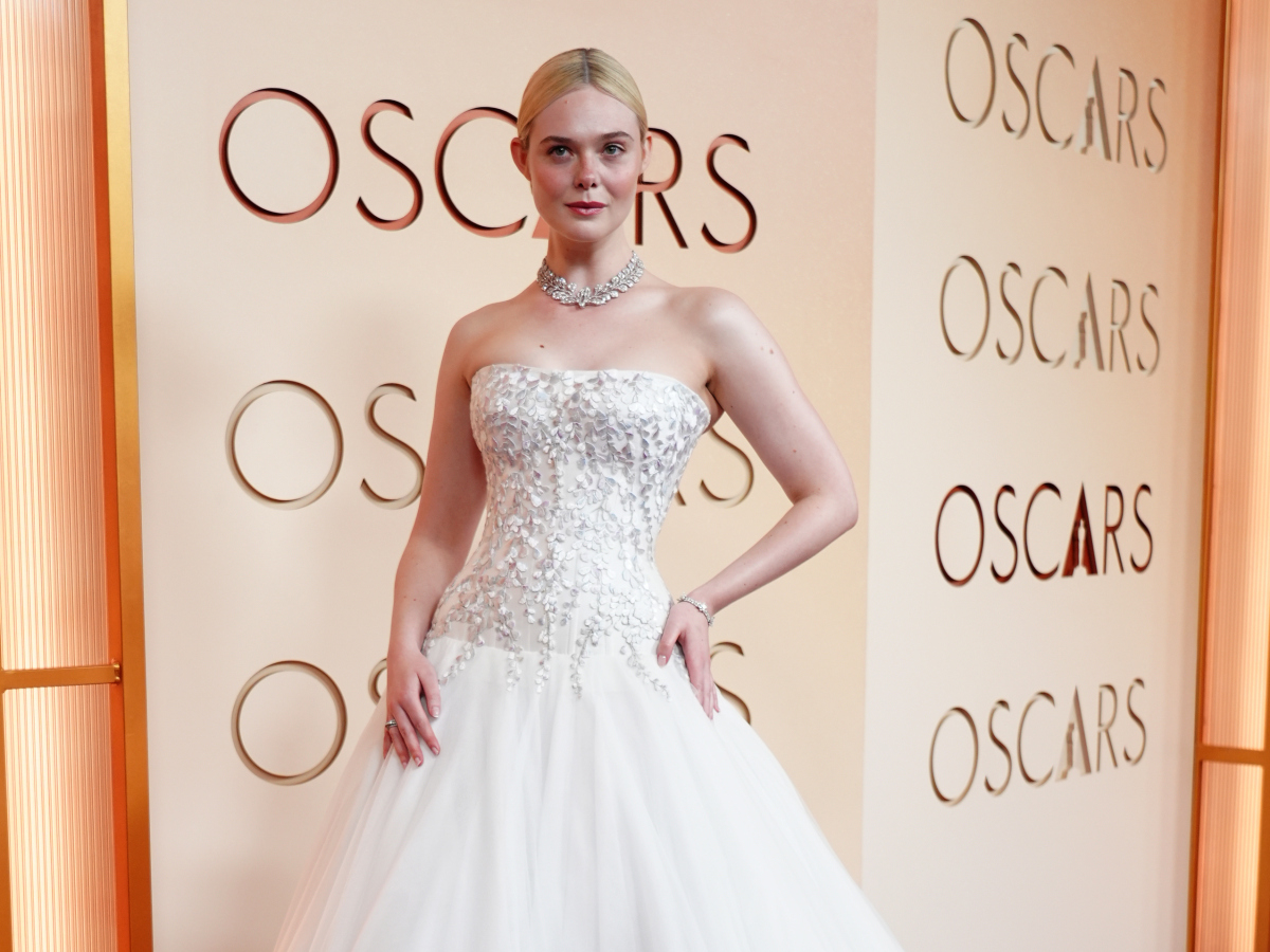 Herečka Elle Fanning v róbe Givenchy by Sarah Burton. 