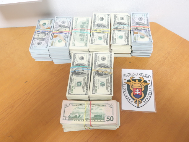 Peniaze / Bankovky / Finančná správa /