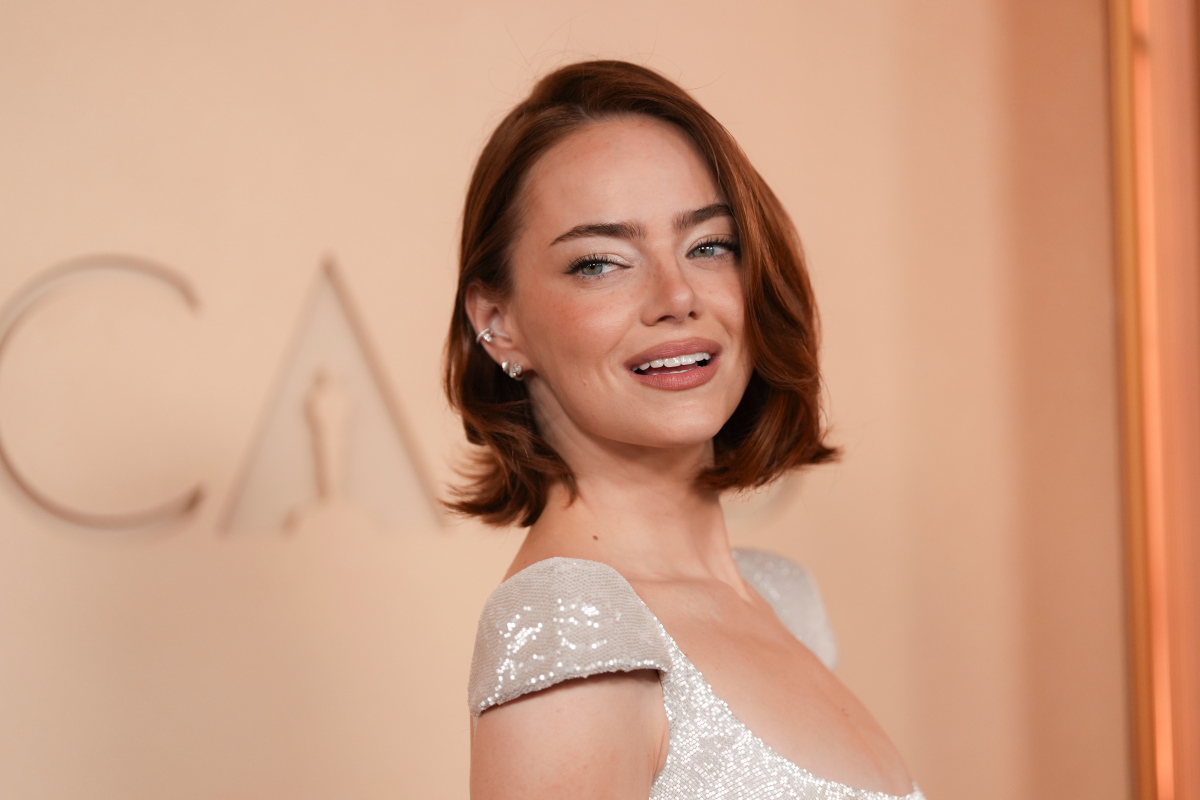 Herečka Emma Stone zaujala sviežim nadýchaným bobom. 