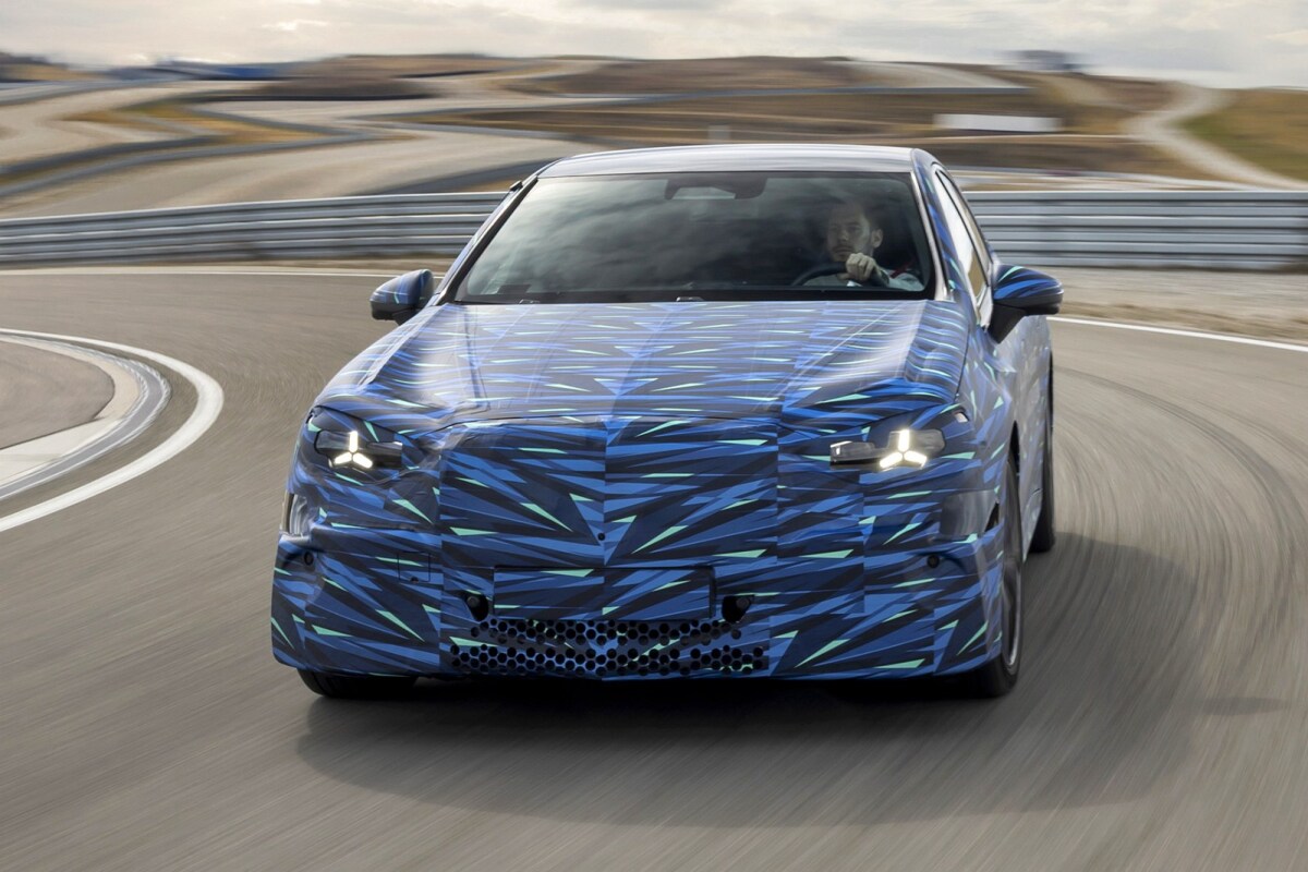 Mercedes-Benz C Electric - testovací prototyp 2026