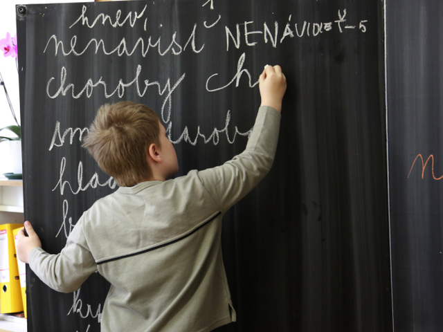 skola,vyucovanie,ziak,ziaci,trieda,ucitel,pedagog