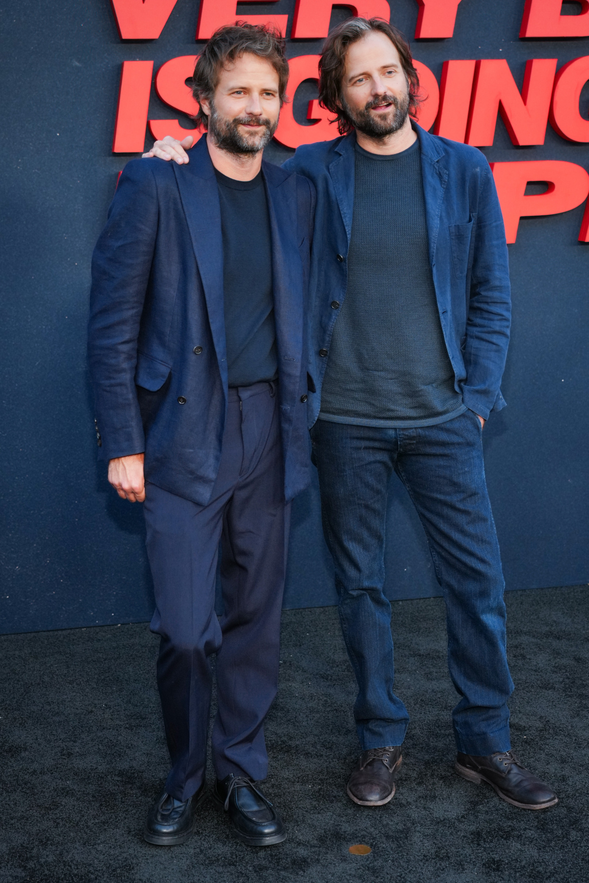 Ross Duffer (vľavo) a Matt Duffer