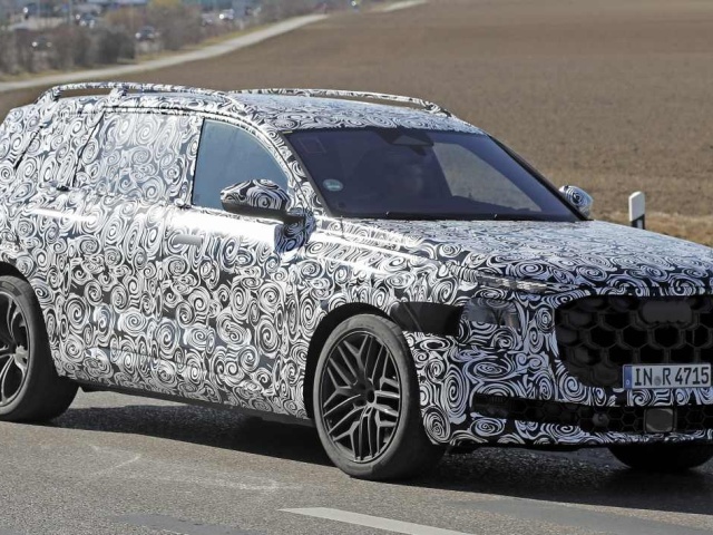 Nové Audi Q9 nahradí doterajšiu vlajkovú loď A8. Nepôjde však o limuzínu, ale luxusné SUV stojace nad súčasným Q7.
