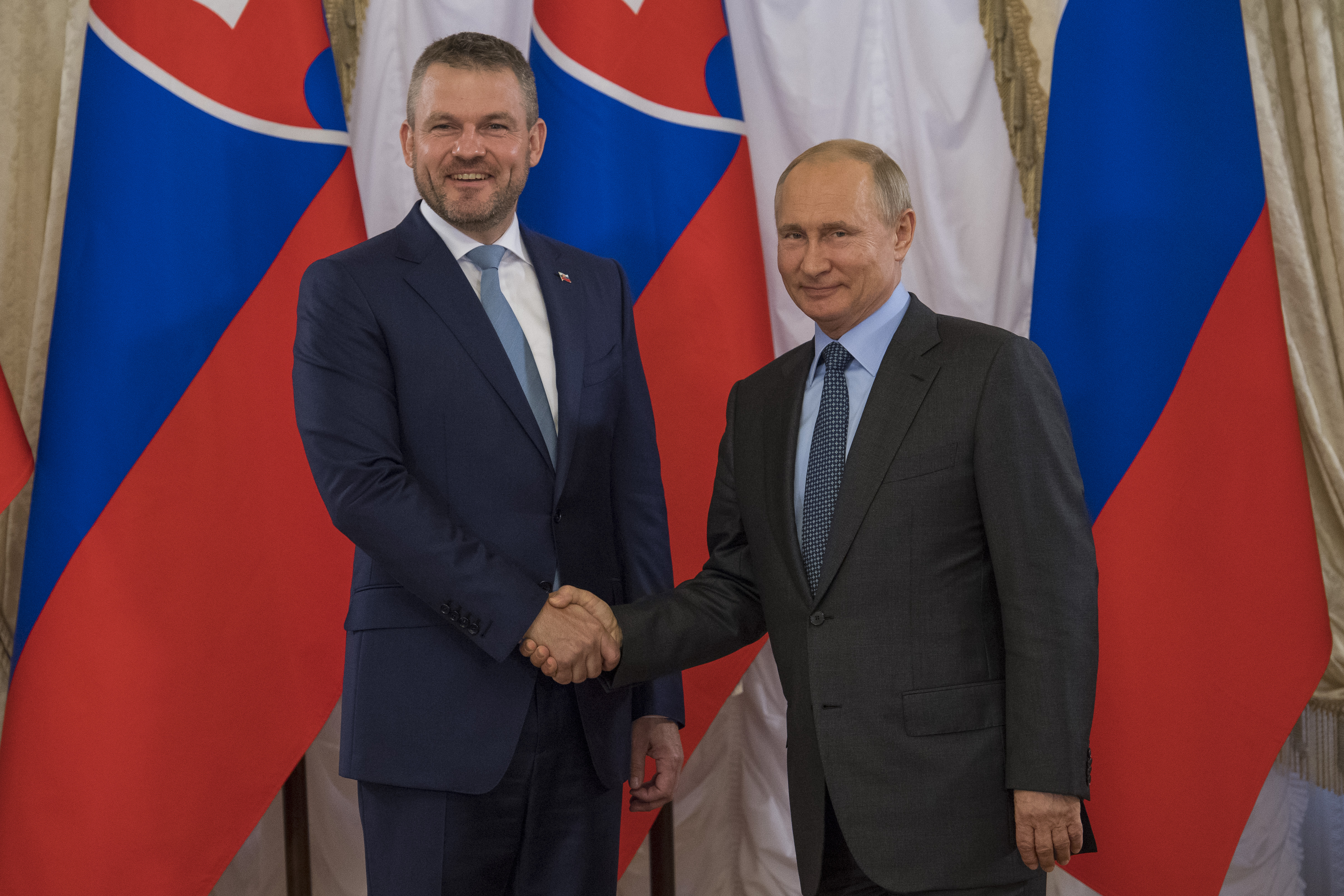 Vladimir Putin a Peter Pellegrini sa stretli v Konstantinovskom paláci v Petrohrade vo štvrtok 6. júna 2019.