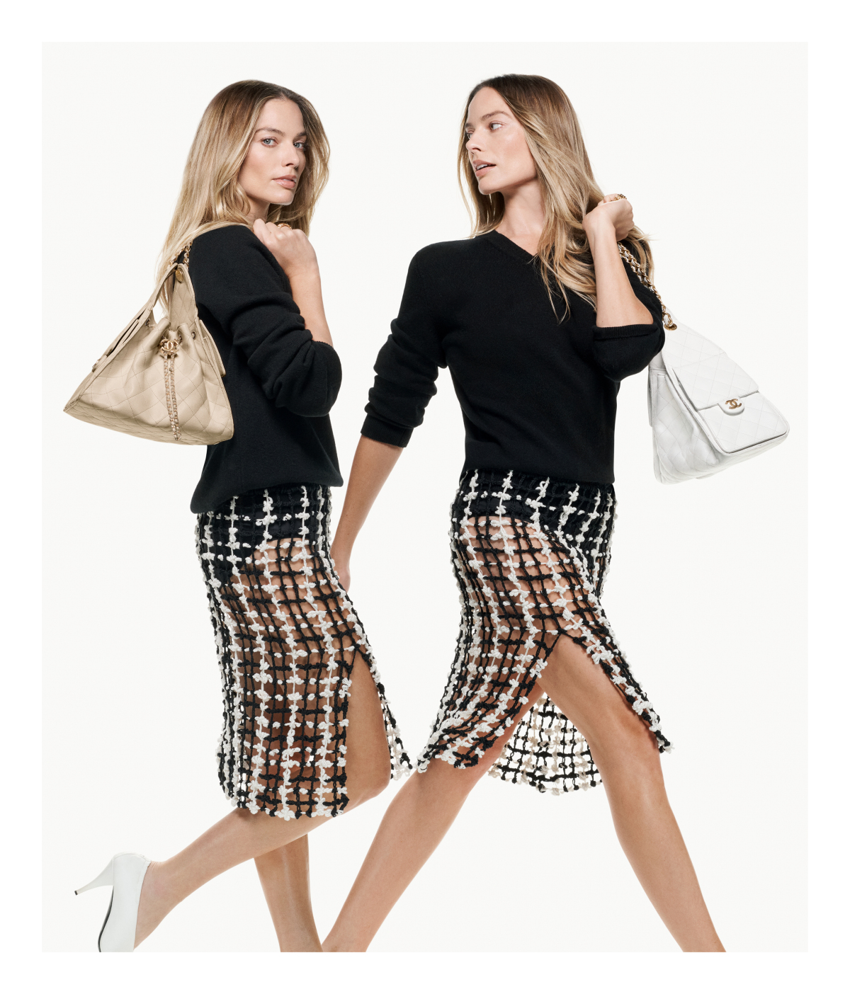 Herečka Margot Robbie v kampani na kabelku Chanel 25. 