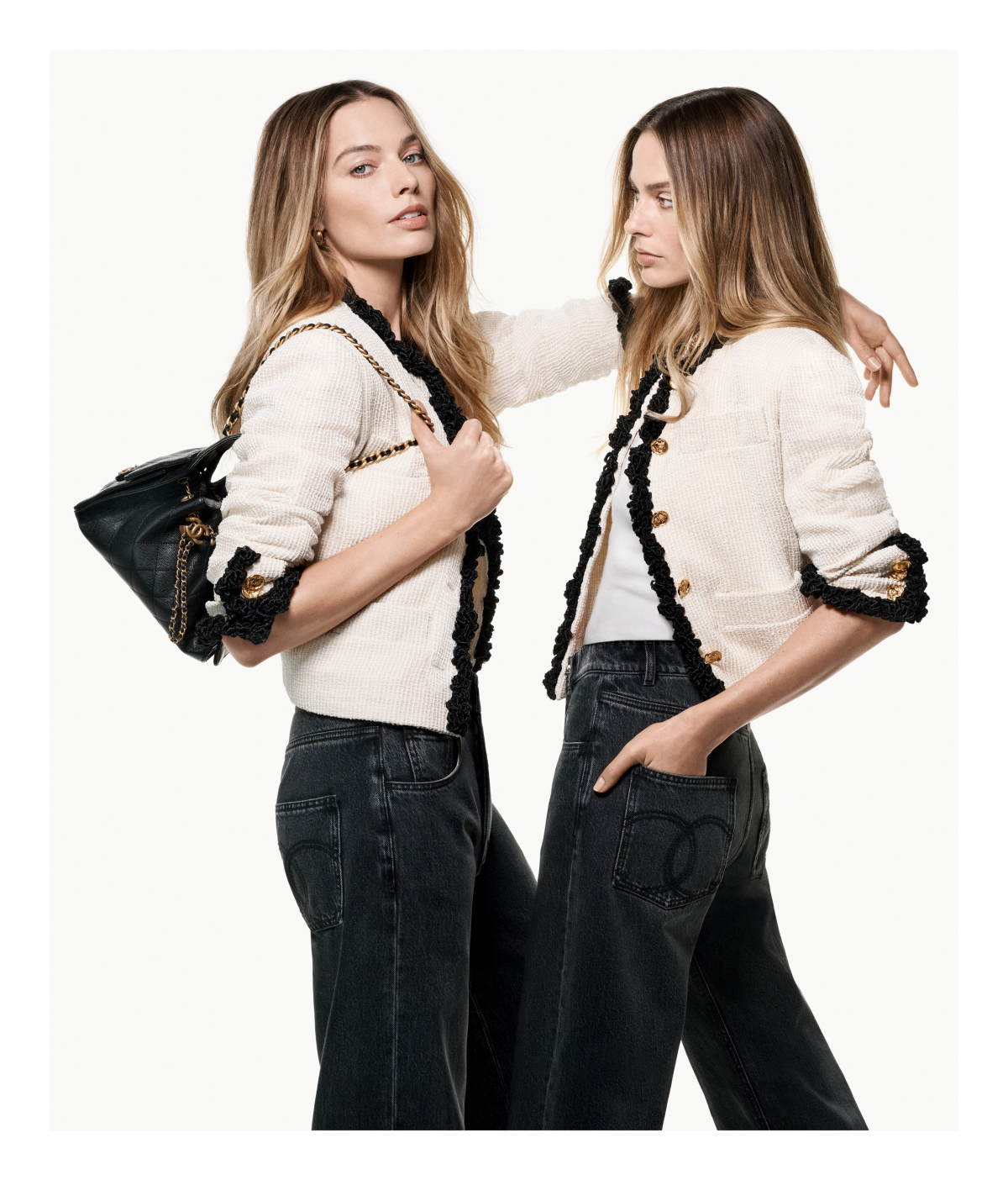 Herečka Margot Robbie v kampani na kabelku Chanel 25. 