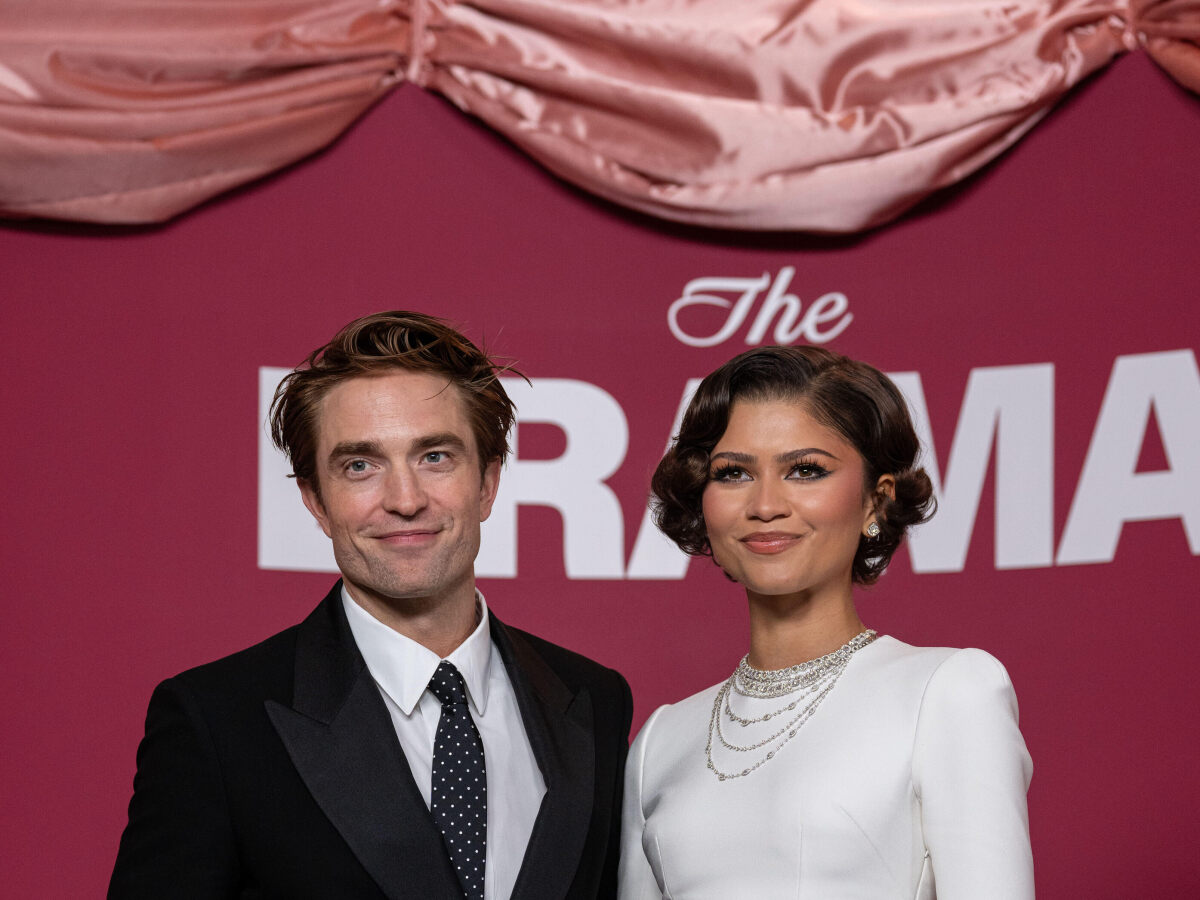 Herecká dvojica Robert Pattinson a Zendaya spoločne uviedli novinku The Drama v Paríži. 