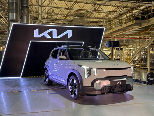 Kia EV2 je úplný nováčik na výrobných linkách závodu v Tepličke nad Váhom. Ak ho uvidíte kdekoľvek na svete, môžete si byť istí, že vyrobený bol práve tu. Nikde inde sa vyrábať nebude.