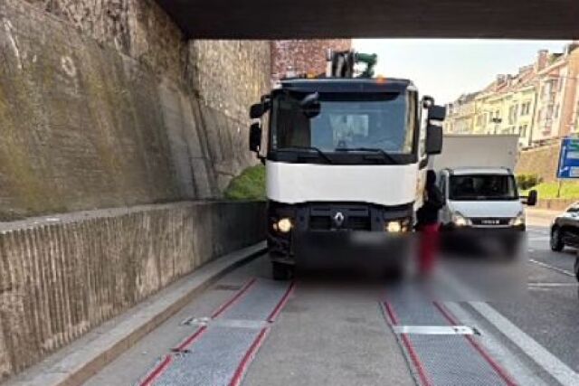 Následné meranie hmotnosti na mobilných váhach ukázalo výrazné prekročenie limitu.
