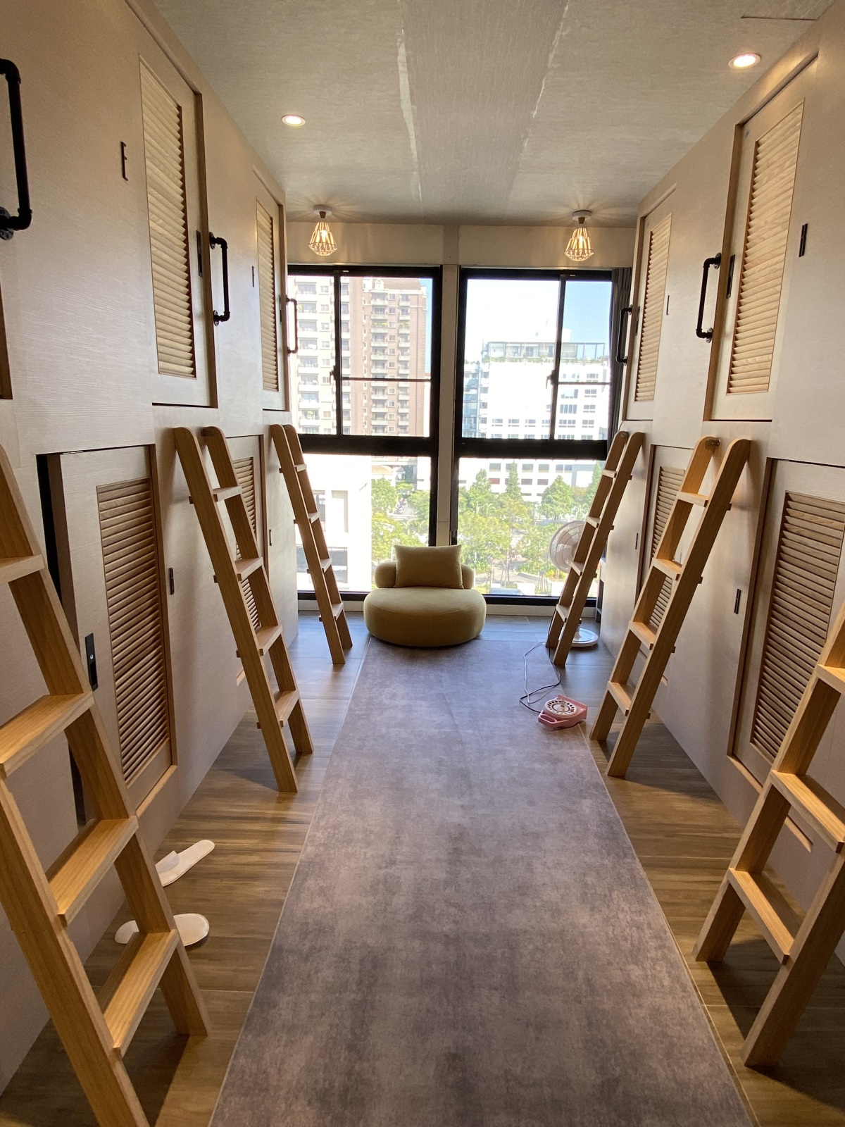 hostel, kapsulový hotel