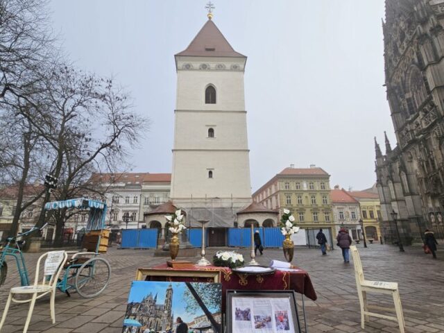 Tradičný košický Blšák opäť ožije na Dominikánskom námestí. Burza starožitností nakoniec zakotvila na nádvorí Východoslovenského múzea.