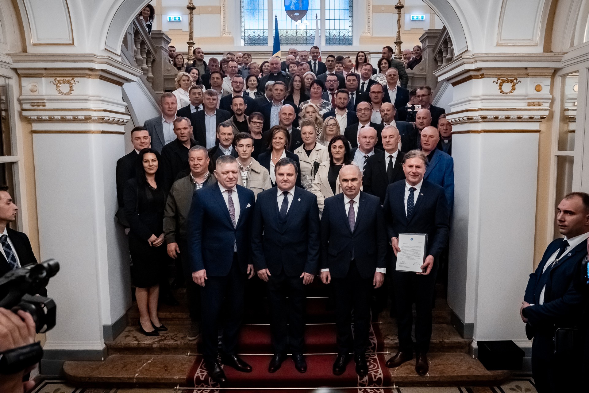 Historicky prvé stretnutie slovenskej komunity v spoločnosti slovenského a rumunského predsedu vlády v piatok 27.3. na mestskej radnici Oradea.
