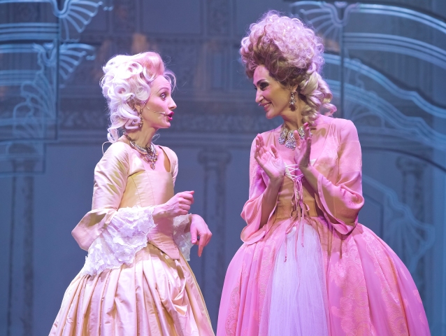 013 Madame de Pompadour,  Karin Olasová,  Sisa Sklovska