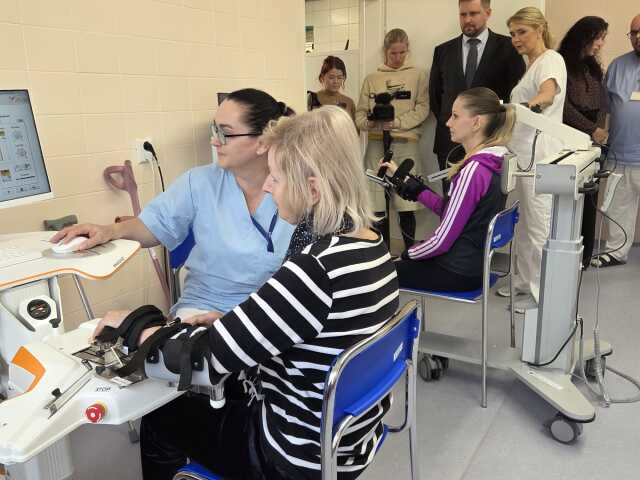Na Klinike fyziatrie, balneológie a liečebnej rehabilitácie UNLP v Košiciach už personálu a pacientom pomáha robotická asistencia.