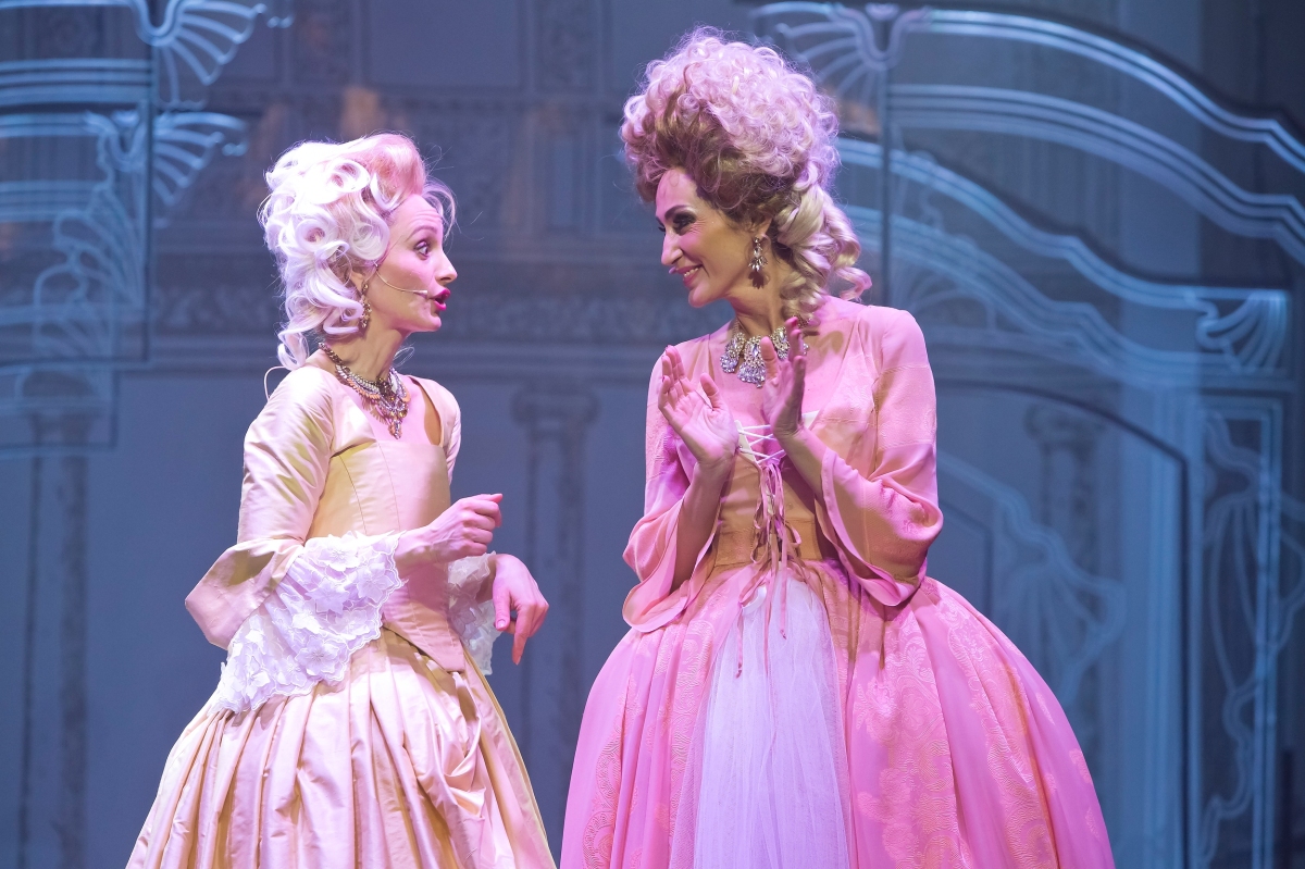 013 Madame de Pompadour,  Karin Olasová,  Sisa Sklovska