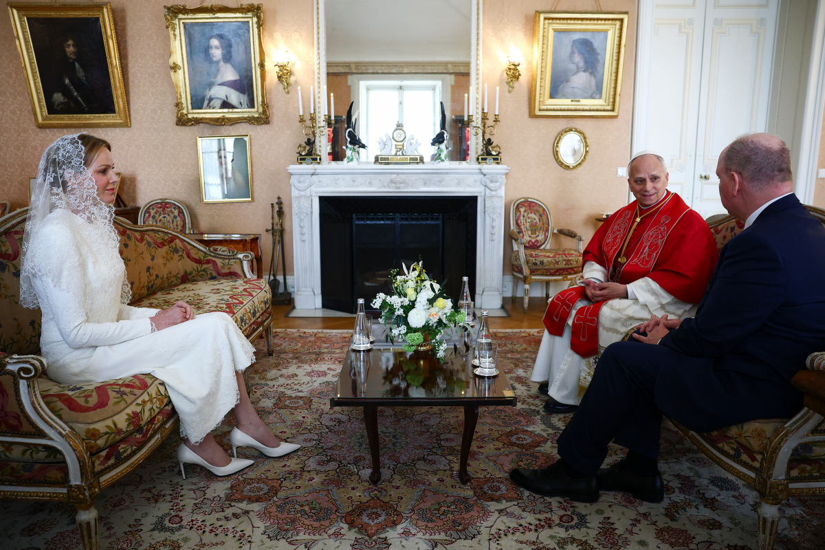 Monaco Monacká kňažná Charlene a monacké knieža Albert II. hostili pápeža Leva XIV. v paláci v Monaku.  