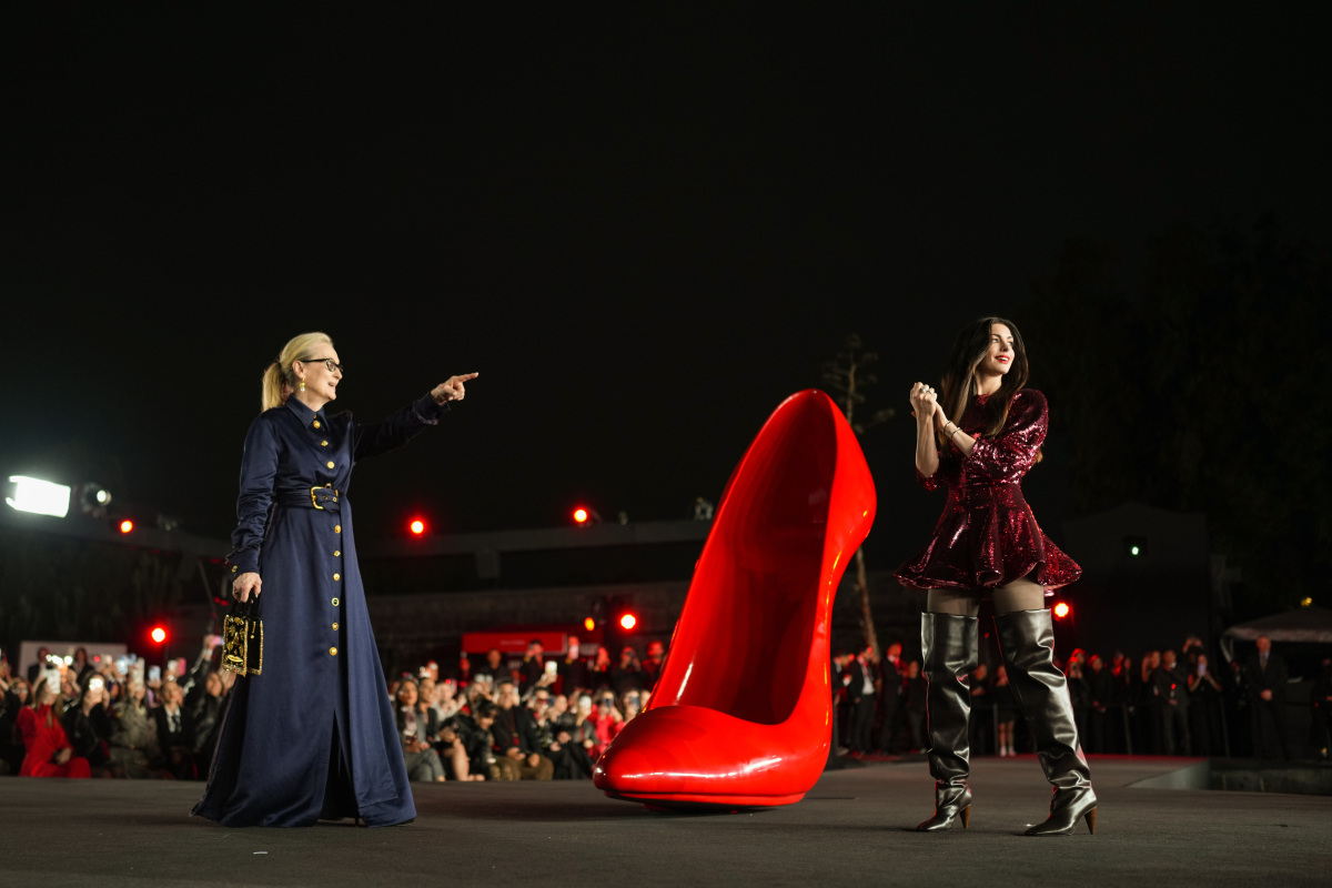 Anne Hathaway (vľavo) a Meryl Streep