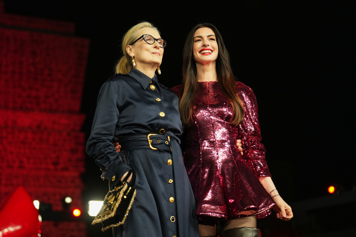 Anne Hathaway (vľavo) a Meryl Streep