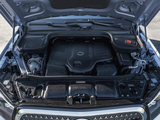 Pod kapotou ostali benzínové aj naftové motory. Vypadol len plug-in hybridný diesel. Vrchol predstavuje 8-valec verzie GLE 580 4Matic s výkonom 395 kW a krútiaci moment 750 Nm.