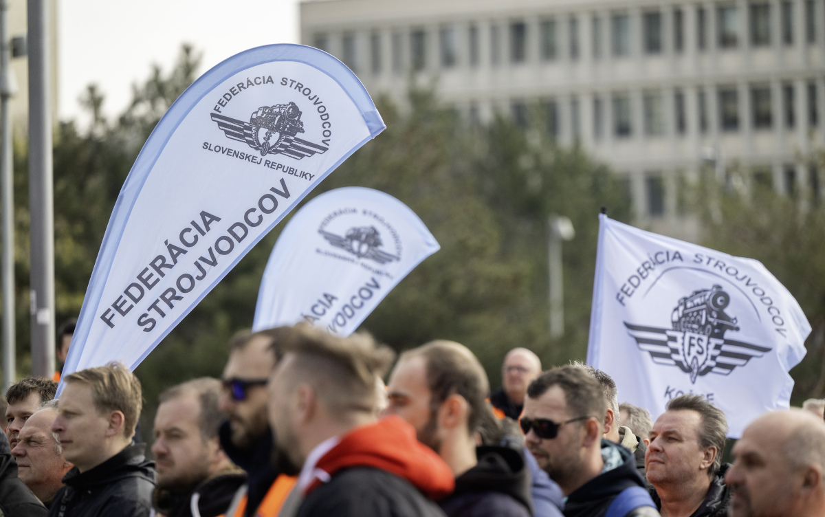 SR rušňovodiči zhromaždenie protest kamery BAX