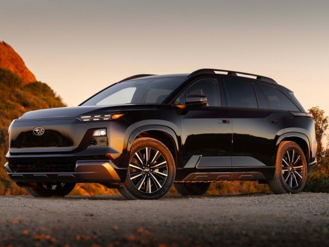 Getaway rozširuje ponuku elektrických Subaru o najväčší model s troma radmi sedadiel. Hoci vychádza z Toyoty Highlander EV, k značke sa hlási typickým svetelným podpisom.