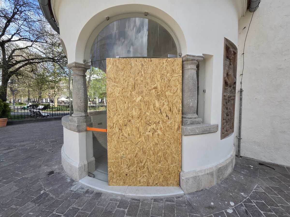 Urbanova veza dvere  1 